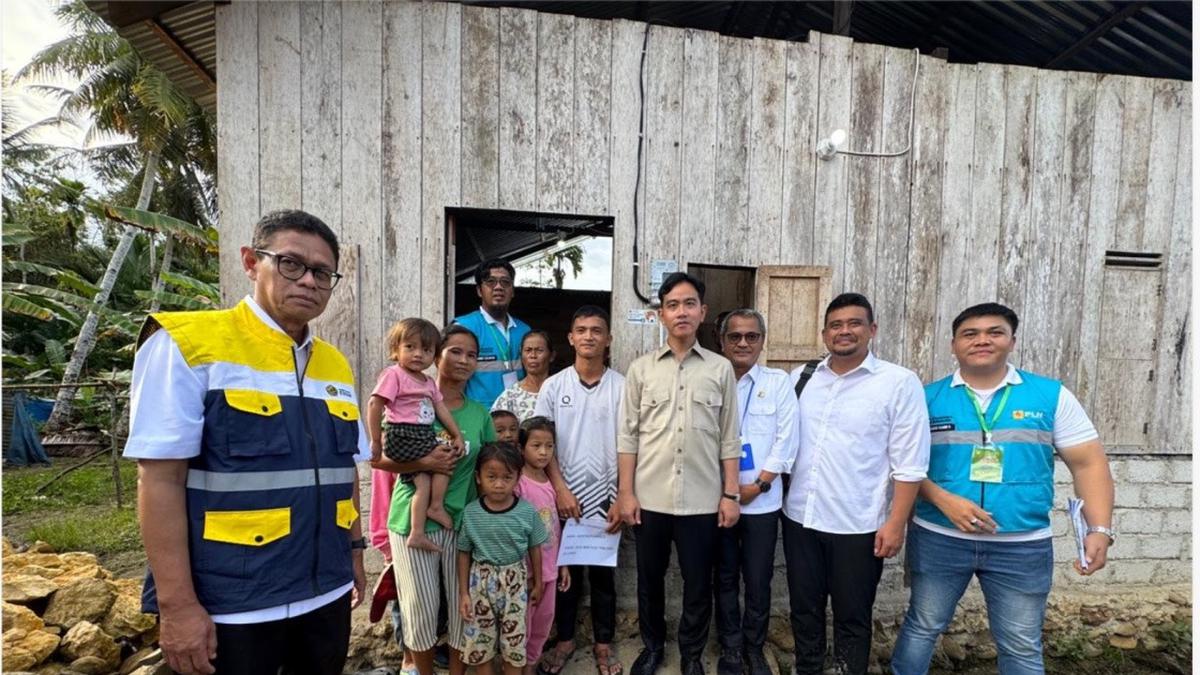 Puluhan Tahun Gelap, Desa Hilisebua Kini Nikmati Listrik Lewat Program BPBL