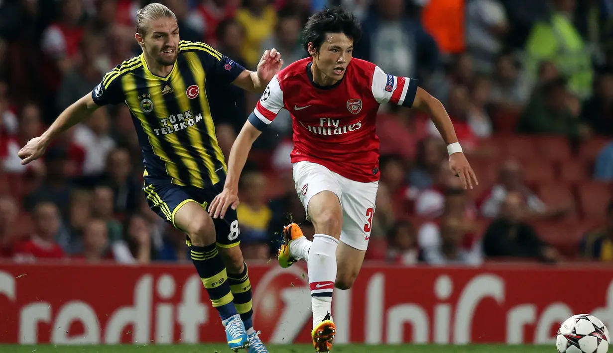 Ryo Miyaichi. Sayap kanan Jepang berusia 29 tahun yang kini membela Yokohama Marinos di J-League 1 sejak awal musim 2021/2022 ini pernah memperkuat Arsenal selama 5 musim mulai 2010/2011 hingga 2014/2015 usai didatangkan dari Chukyo HS. Selama 5 musim tersebut ia hanya bermain dalam 7 laga di semua ajang dan lebih banyak dipinjamkan ke beberapa klub di Belanda dan Inggris. Pada musim 2013/2014 ia turut andil dalam raihan trofi Piala FA untuk The Gunners. (AFP/Adrian Dennis)