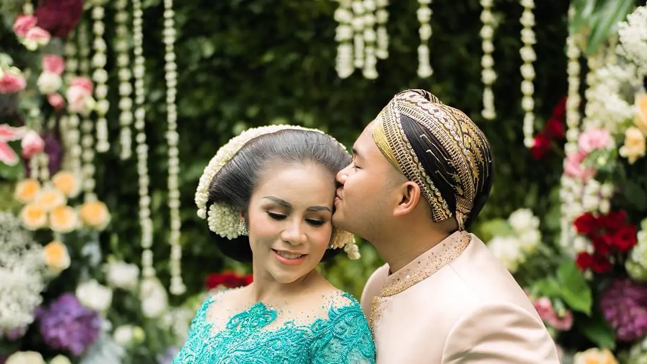 [Fimela] Momo Geisha dan Nicola Reza Samudra