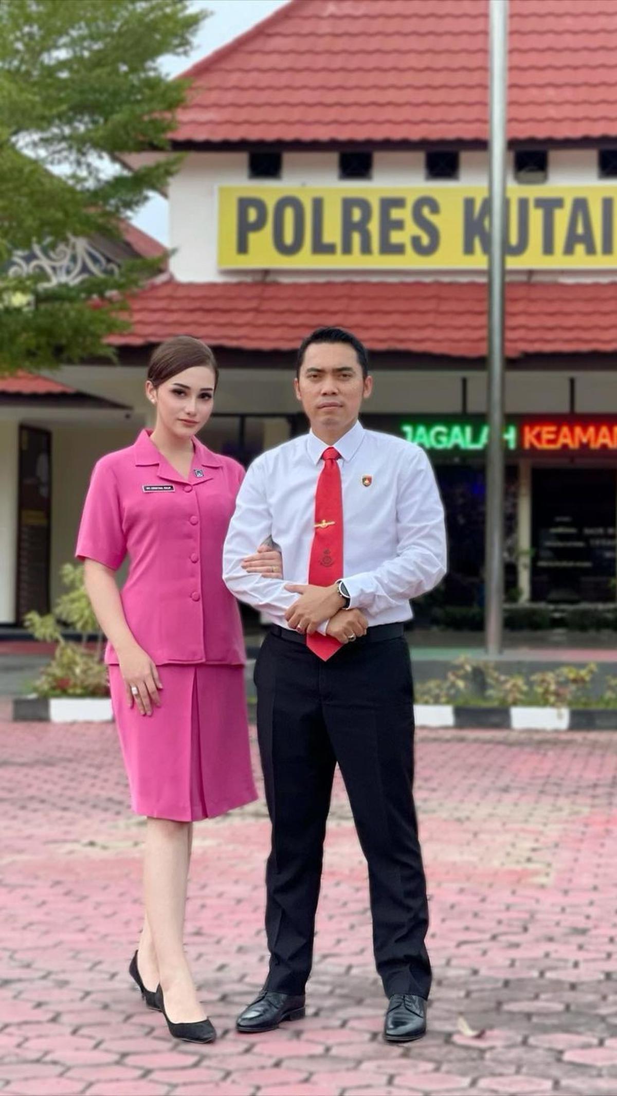 AKP Abdul Rauf diketahui bertugas di Polres Kutai Timur, Kalimantan Timur. Selama bertugas, AKP Rauf kerap didampingi oleh Cristina Laws.