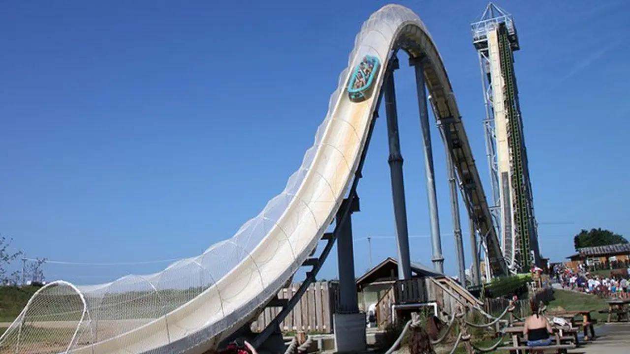 Water Slide Ini Lebih Tinggi dari Patung Liberty