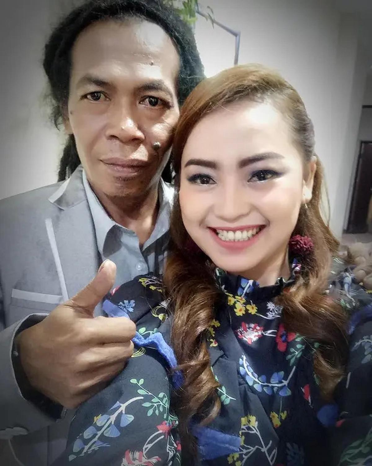 9 Potret Kenangan Lawas Cantiknya Mendiang Mpok Alpa Ketika Awal-awal Viral Tahun 2018 Lalu, Bikin Nostalgia