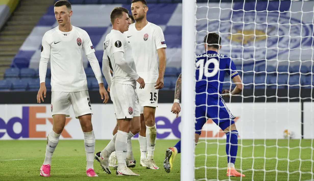 Pemain Leicester City James Maddison (10) berlari usai mencetak gol ke gawang Zorya Luhansk pada pertandingan Grup G Liga Europa di Stadion King Power, Leicester, Inggris, Kamis (22/10/2020). Leicester City menang 3-0. (AP Photo/Rui Vieira)