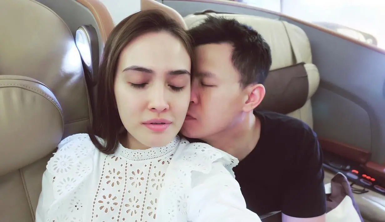 Aktris yang namanya makin popular setelah film Eiffel I'm in Love juga mengucapkan terima kasih lantaran sang suami menerima dirinya yang memiliki banyak kekurangan. (Instagram/shandyaulia)