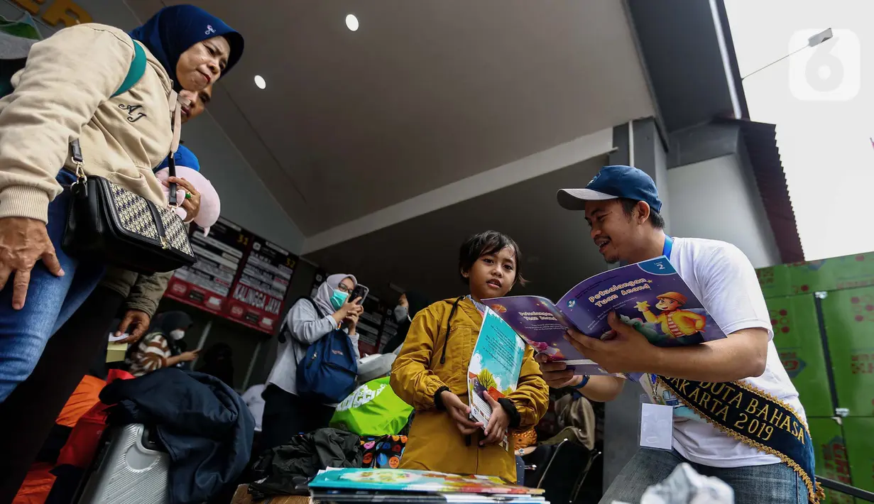 Sejumlah pegiat menyebutkan penumbuhan semangat membaca buku harus diringi dengan kemudahan akses terhadap bahan bacaan terutama untuk anak-anak Indonesia. (Liputan6.com/Angga Yuniar)