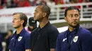 <p>Pelatih kepala Timnas Indonesia, Patrick Kluivert, bersama asisten pelatih Alex Pastoor (kiri) dan Denny Landzaat (kanan) saat laga FIFA Matchday melawan Chinese Taipei di Stadion Gelora Bung Tomo (GBT), Surabaya, Jumat (05/09/2025). (Bola.com/Abdul Aziz)</p>