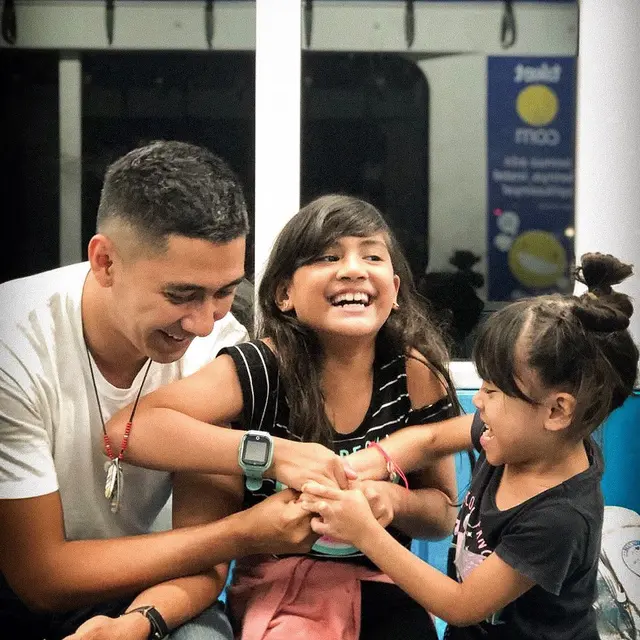 Digugat Hak Asuh Anak, Ini 6 Potret Kenang Mirdad saat Momong Buah Hati