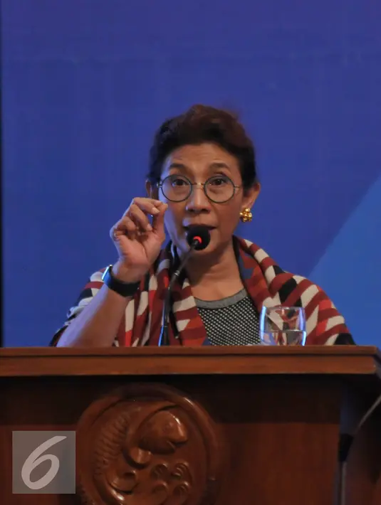 Menteri Susi Pudjiastuti berpidato dalam Rakornas Tahun 2015 Kementerian Kelautan dan Perikanan (KKP) di Jakarta, Kamis (10/9). Di hadapan Gubernur BI, Menteri Susi mendorong pemerintah menaikkan gaji pegawai KKP 10 kali lipat.(Liputan6.com/Johan Tallo)