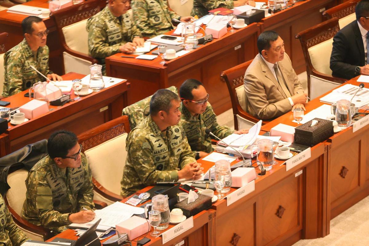 FOTO: Kasad Maruli Bahas Kesiapan Pertahanan Nasional di DPR