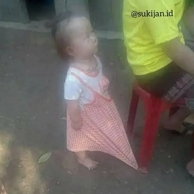 6 Potret Nyeleneh Emak-Emak Saat Asuh Anak Ini Bikin Geleng Kepala