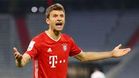 Thomas Muller secara mengejutkan tak masuk dalam 30 nama calon peraih Ballon d'Or 2021. Padahal, ia mampu bermain konsisten dengan mencetak 4 gol dari tujuh laga di Liga Jerman musim ini bersama Bayern Munchen. Muller juga mampu tampil impresif pada musim lalu. (AFP/Pool/Kai Pfaffenbach)