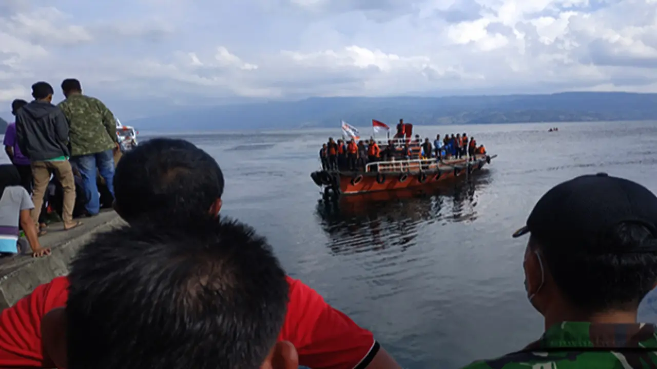 KM Sinar Bangun tenggelam di Danau Toba
