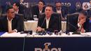Ketua Umum PSSI terpilih Mochamad Iriawan menyampaikan konferensi pers usai Kongres Luar Biasa (KLB) PSSI di Jakarta, Sabtu (2/11/2019). Pria yang akrab disapa Iwan Bule itu terpilih menjadi ketua umum PSSI untuk periode 2019-2023 usai meraih 82 dari jumlah voters 85. (Liputan6.com/Herman Zakharia)