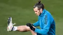 Pemain Real Madrid, Gareth Bale saat sesi latihan di Madrid, Spanyol, Selasa (13/2). Real Madrid akan menghadapi Paris Saint Germain (PSG) pada leg pertama 16 besar Liga Champions di Santiago Bernabeu. (GABRIEL BOUYS/AFP)