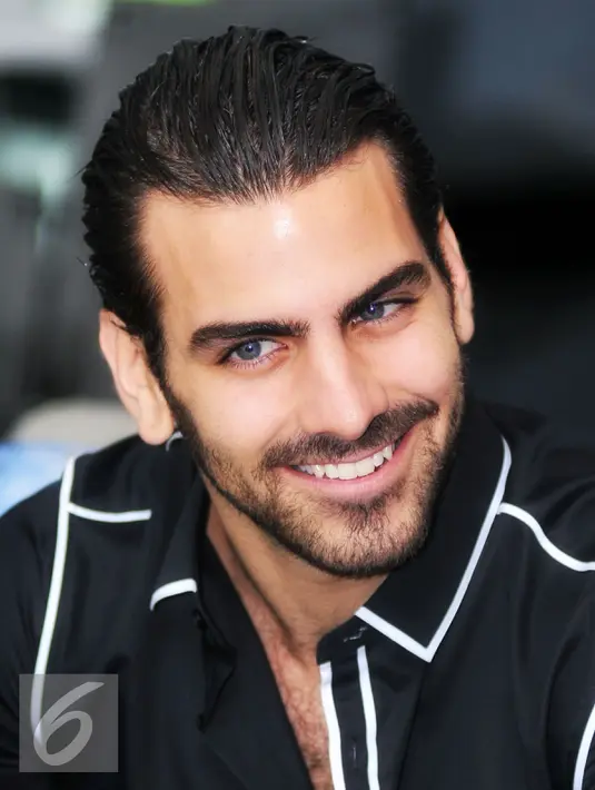 Juara America's Next Top Model, Nyle Dimarco saat berkunjung ke Indonesia untuk merayakan kemenangannya di Hotel Mulia, Jakarta, Kamis (17/12/2015). (Liputan6.com/Gempur M Surya)