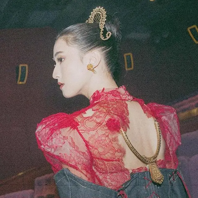 Tampilan Keisya Levronka di premier Malam Pencabut Nyawa. (Dok: IG @keisyalevronka https://www.instagram.com/keisyalevronka/)