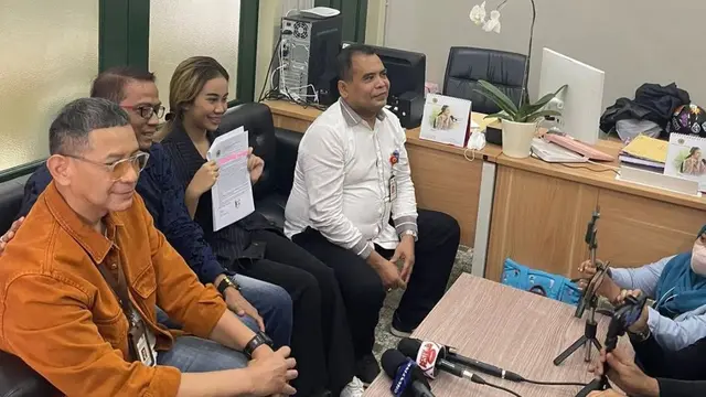 Mayang adik Vanessa Angel memilih untuk menjadi mahasiswi jurusan Hubungan Internasional (https://www.instagram.com/p/Cfs_uzoLJm1/)