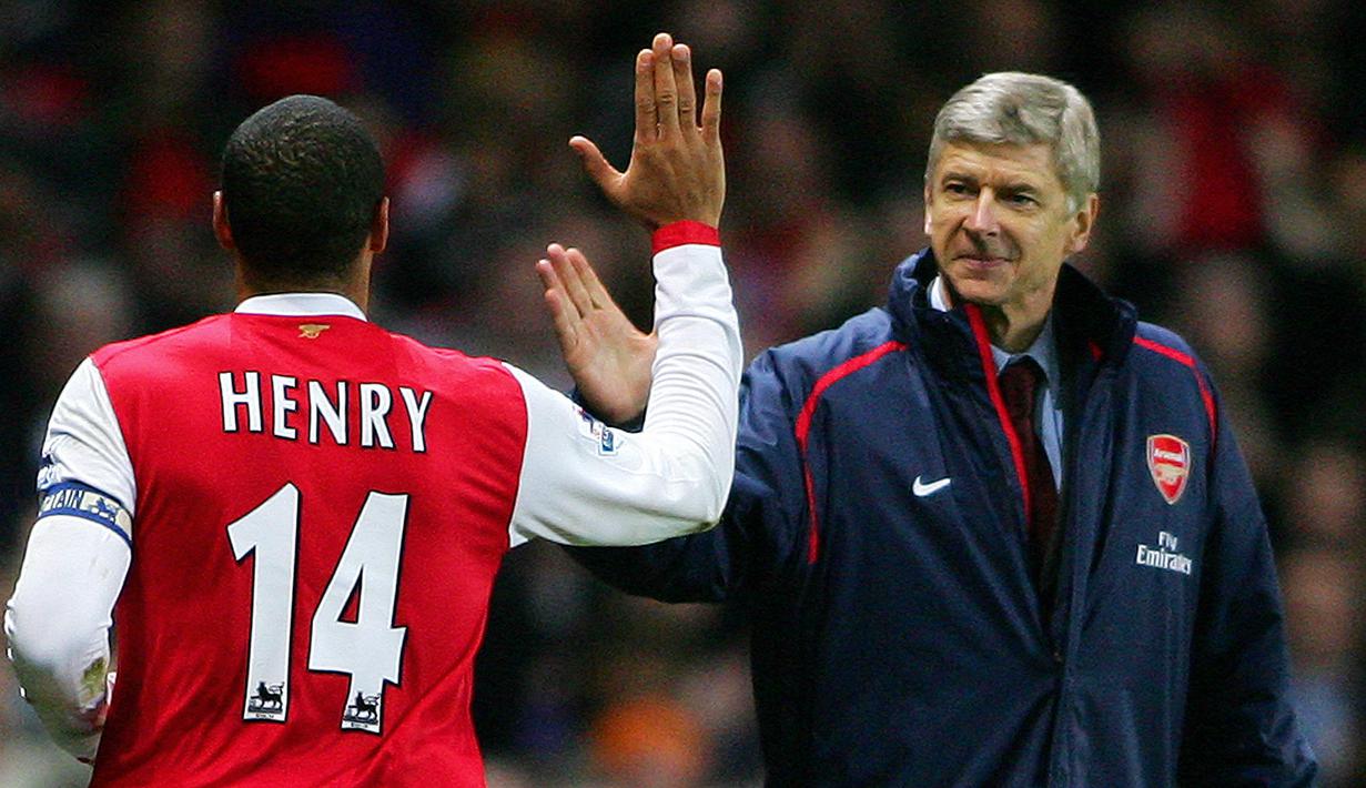 Penyerang andalan Arsenal, Thiery Henry mengemban jabatan kapten sejak musim 2005-2006. Ironisnya menjalani dua musim sebagai kapten Arsenal, Henry hengkang ke Barcelona pada musim panas 2007. (AFP/Carl de Souza)