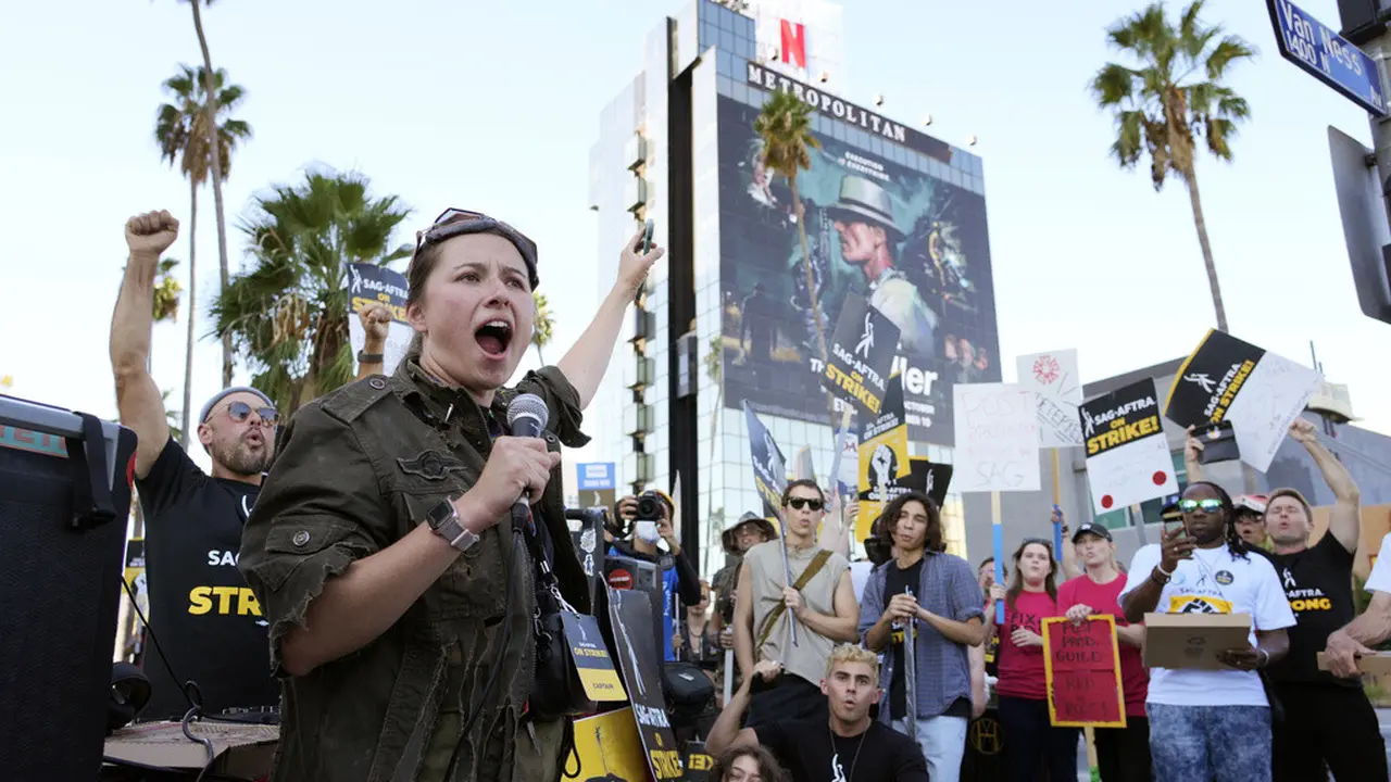Demo aktor Hollywood yang tergabung dalam SAG-AFTRA. (AP Photo/Chris Pizzello)
