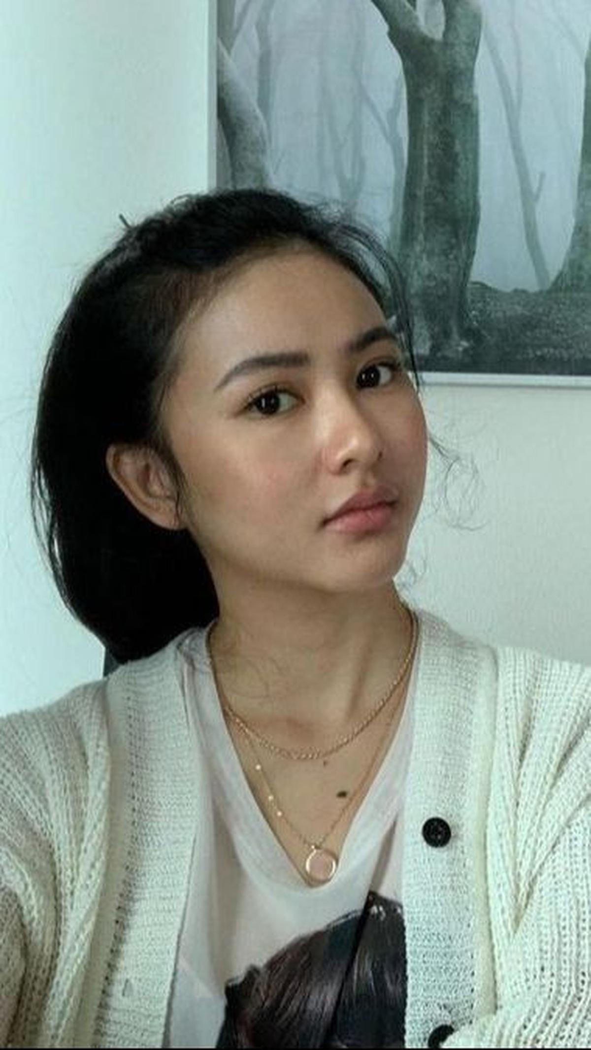 Adinda Azani meraih penghargaan sebagai Pemeran Wanita Terpuji dalam Serial Televisi di Festival Film Bandung 2020 atas perannya yang mengesankan dalam "INSYA ALLAH SURGA".
