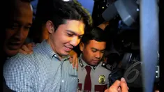 Artis Ibukota, Irwansyah kembali menyambangi Gedung KPK, Jakarta, Kamis (22/1/2015). (Liputan6.com/Faisal R Syam)