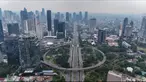 Foto udara memperlihatkan kondisi arus lalu lintas di kawasan Semanggi, Jakarta, Kamis (3/4/2025). (merdeka.com/Arie Basuki)
