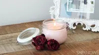 Selain membuat ruangan terlihat lebih cerah, lilin aromaterapi juga dapat menghias ruangan dan memberi aroma segar pada ruangan.