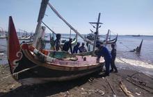 Gelombang Tinggi Hantam Perahu Nelayan Rusak Situbondo, Kerugian Puluhan Juta Rupiah
