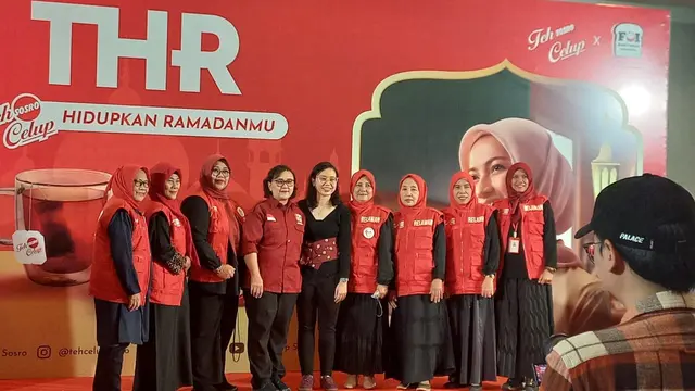 Peran Ibu Relawan di Balik Penyediaan 60 Ribu Hidangan Berbuka
