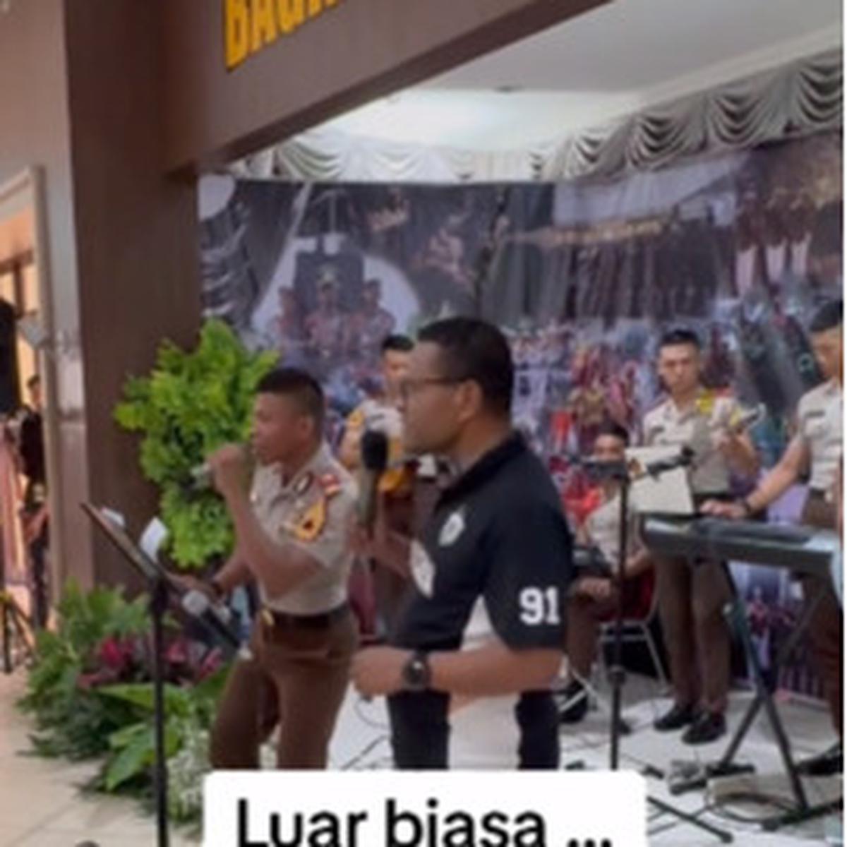 Duet Asyik Jenderal Papua dengan Putranya Taruna Akpol, Suara Merdu Curi Perhatian 'Like Father Like Son'
