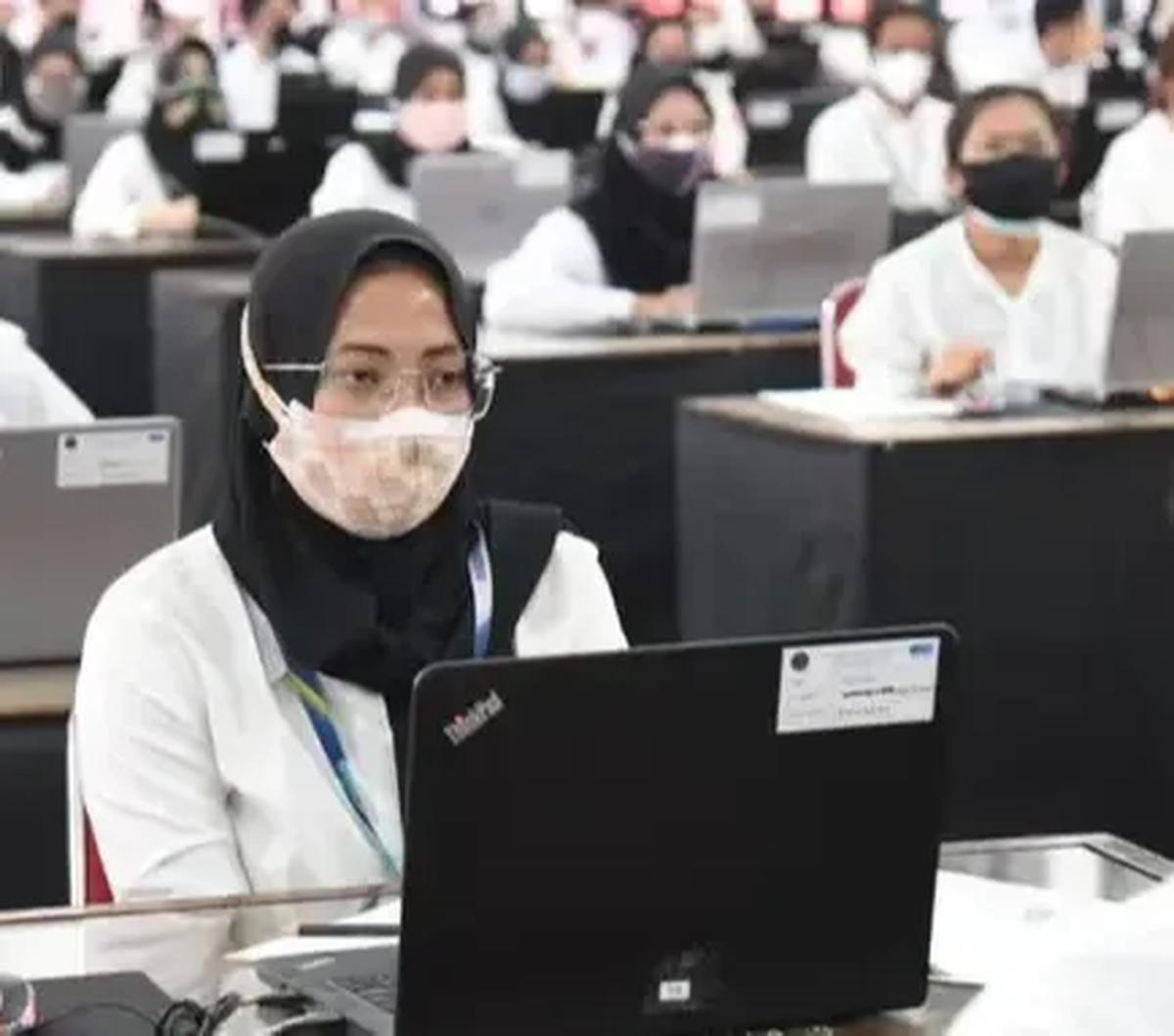 "Pastikan update perkembangan informasi seleksi CASN 2023 hanya melalui laman resmi pemerintah, dan jangan percaya jika ada pihak yang menjamin kelulusan," kata Dwi