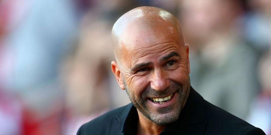 Peter Bosz melakukan psy war kepada Manchester United.