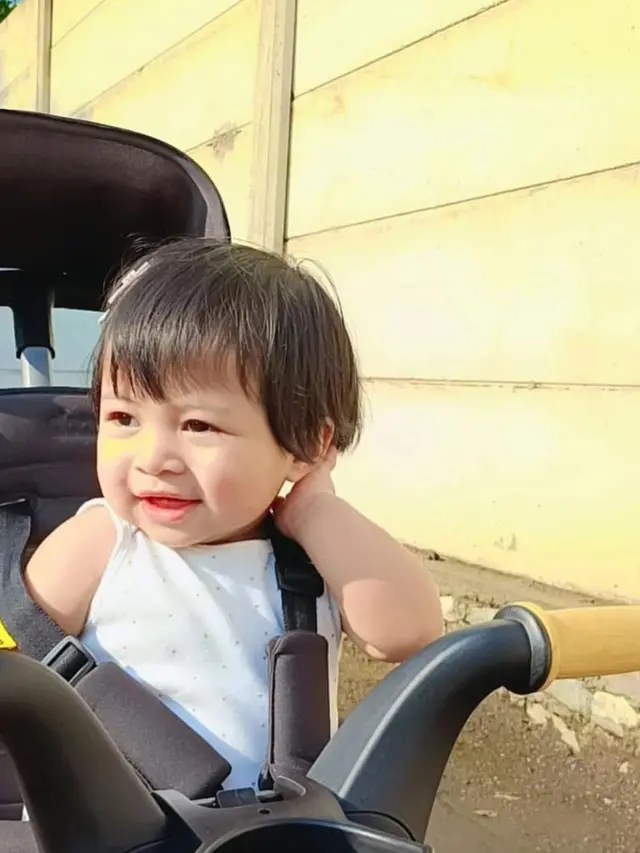 Momen menggemaskan lily. (credit:instagram.com/raffinagita1717)