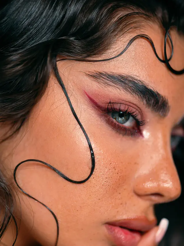 Ilustrasi eyeliner pada eye makeup look