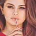 Selena Gomez adalah seorang penyanyi solo dan juga aktris yang berasal dari Texas, Amerika.