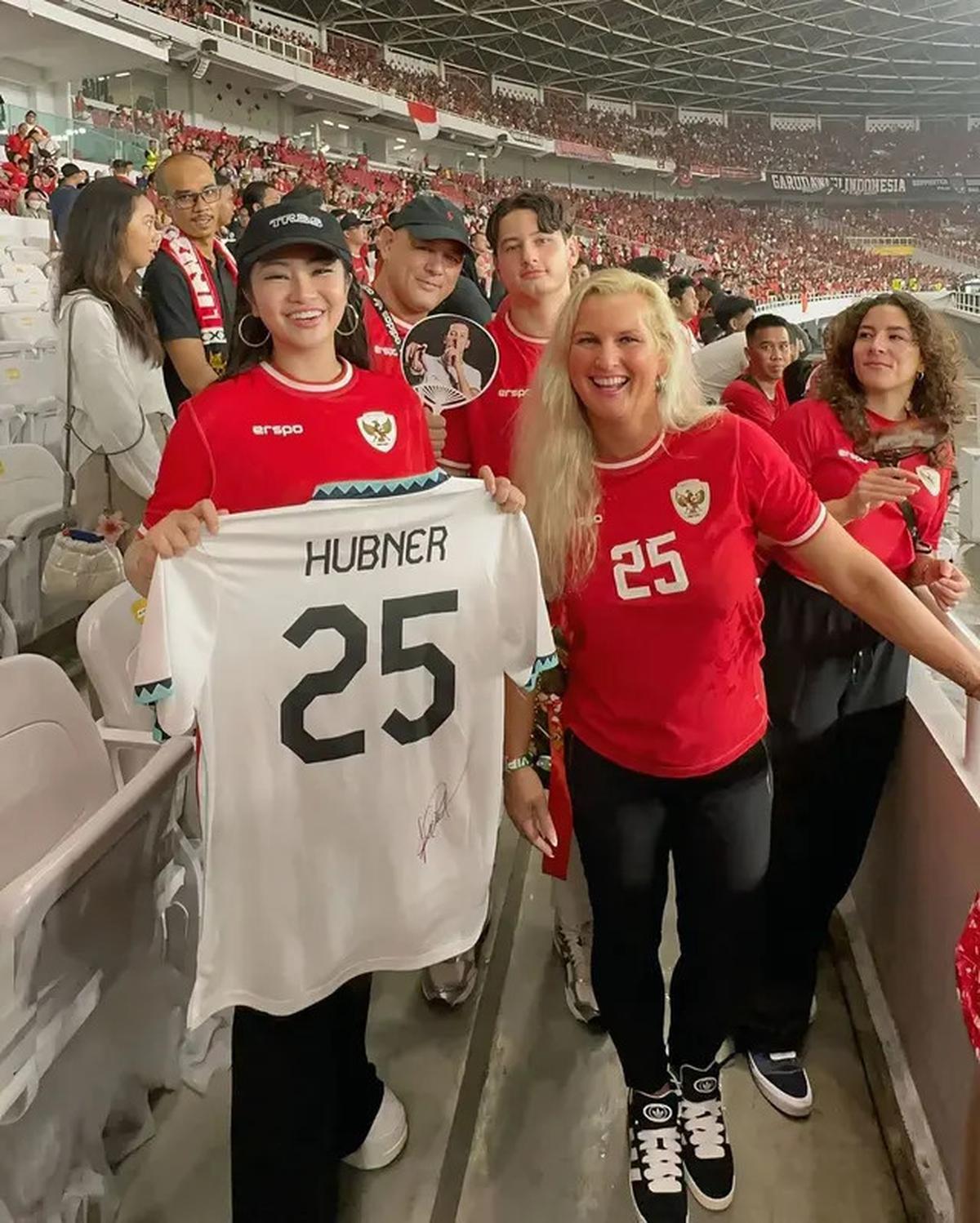 6 Potret Fitri Carlina Bareng Keluarga Nathan Tjoe-A-On dan Justin Hubner, Bikin Fans Iri