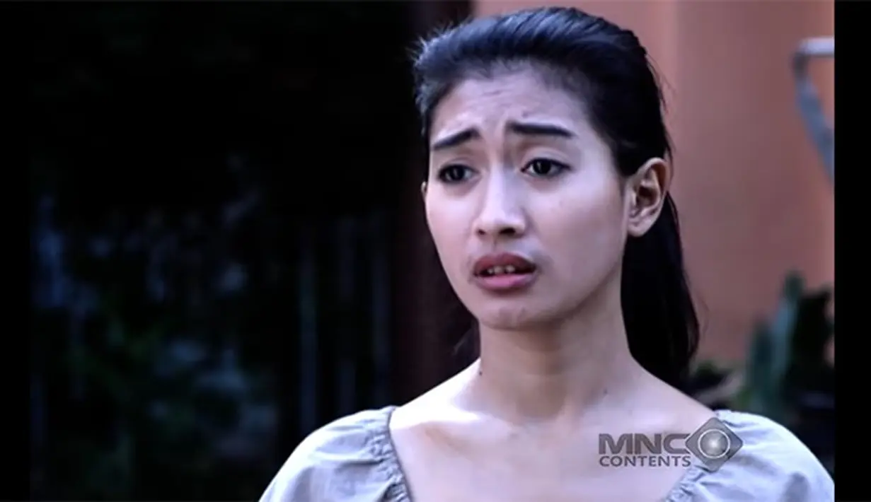 Dalam sinetron yang ditulis Aris Nugraha, Fitrie memerankan sosok gadis culun dan lugu. Sikap apa adanya dan polos Tati menjadi hiburan tersendiri bagi para penonton. [Youtube/Full Drama Indonesia]