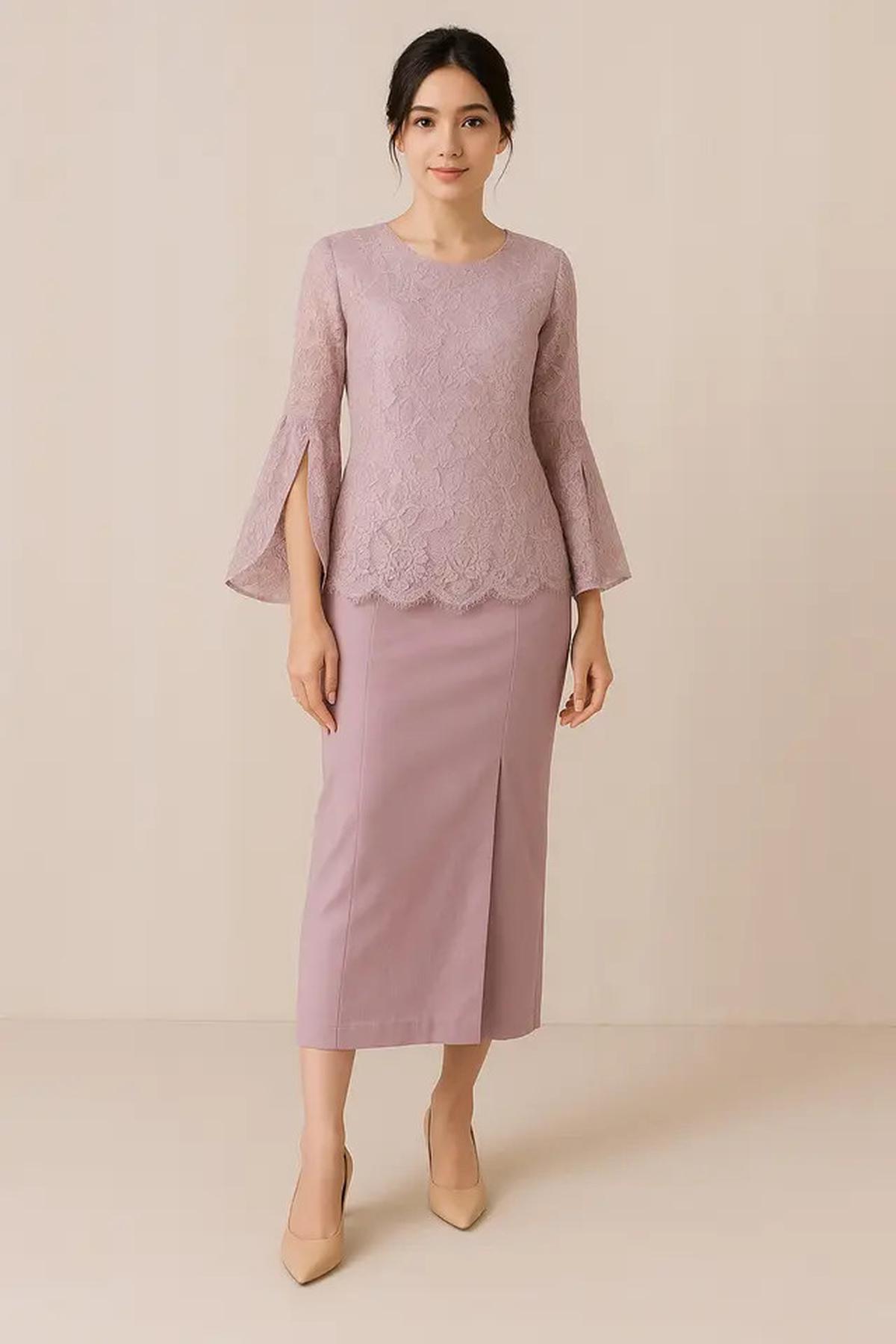 7 Model Kebaya Brokat Lengan Lonceng Belah yang Tren di 2025