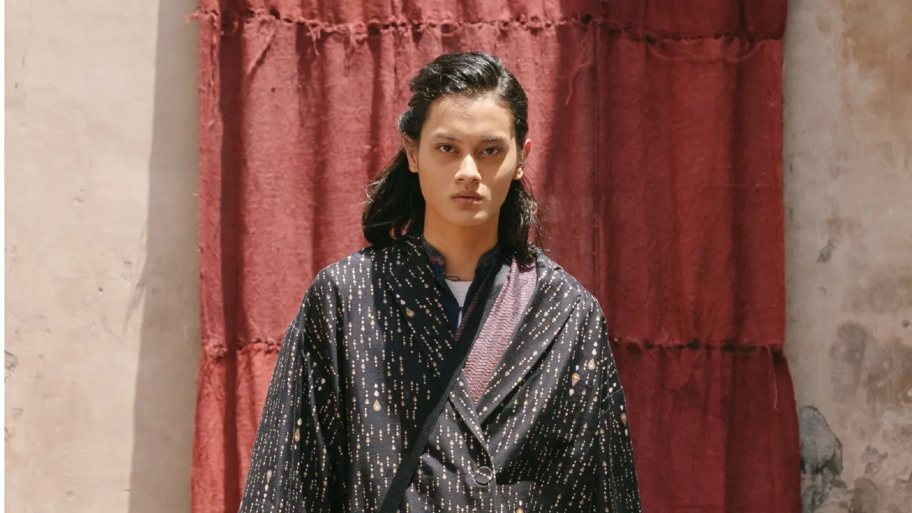 Visualisasi Sabung Ayam untuk Keagamaan dalam Koleksi Sapto Djojokartiko Spring/Summer 2021