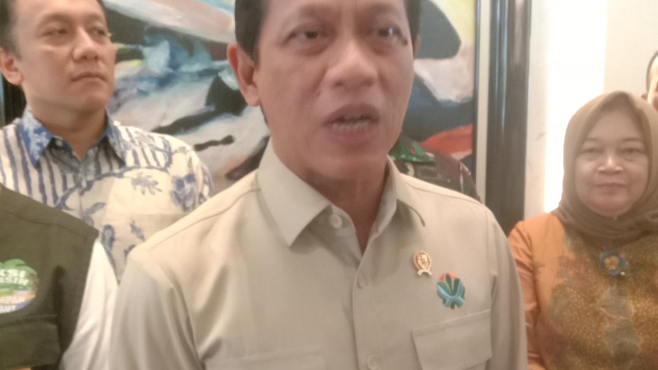 Menteri Lingkungan Hidup Hanif Faisol Nurofiq
