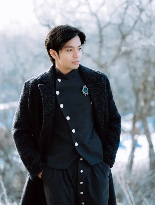 Angga Yunanda tampil mencuri dengan pesona tampan maksimal saat hadiri Sundance Film Festival 2026 (@angga)