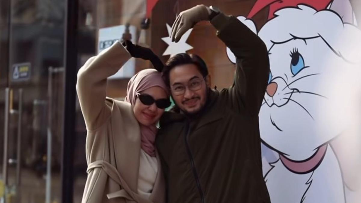 Kebaya Couple Lebaran Syahnaz dan Jeje: Inspirasi Gaya Elegan Modern