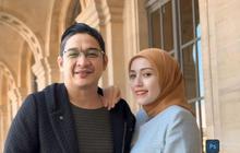 Potret Adelia Istri Pasha Ungu Lulus S1 di Usia 35 Tahun, Siap Lanjut S2?