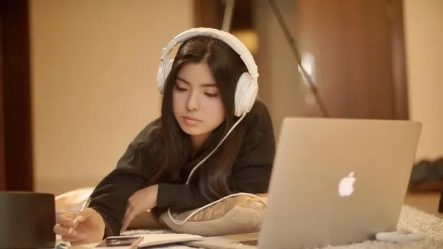Jadi Pengisi Lagu Disney, Ini 7 Potret Terbaru Chilla Kiana yang Menawan