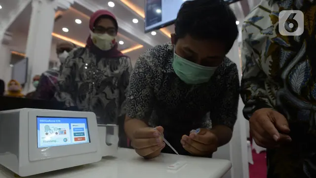 Mentristek dan Menko PMK Terima Alat Deteksi Corona Genose C-19 Buatan UGM