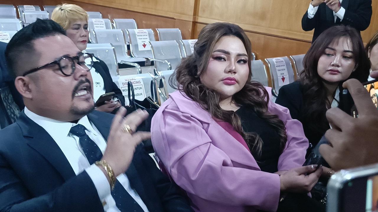 Gugat Ridwan Kamil, Lisa Mariana Hadiri Pemanggilan di PN Bandung