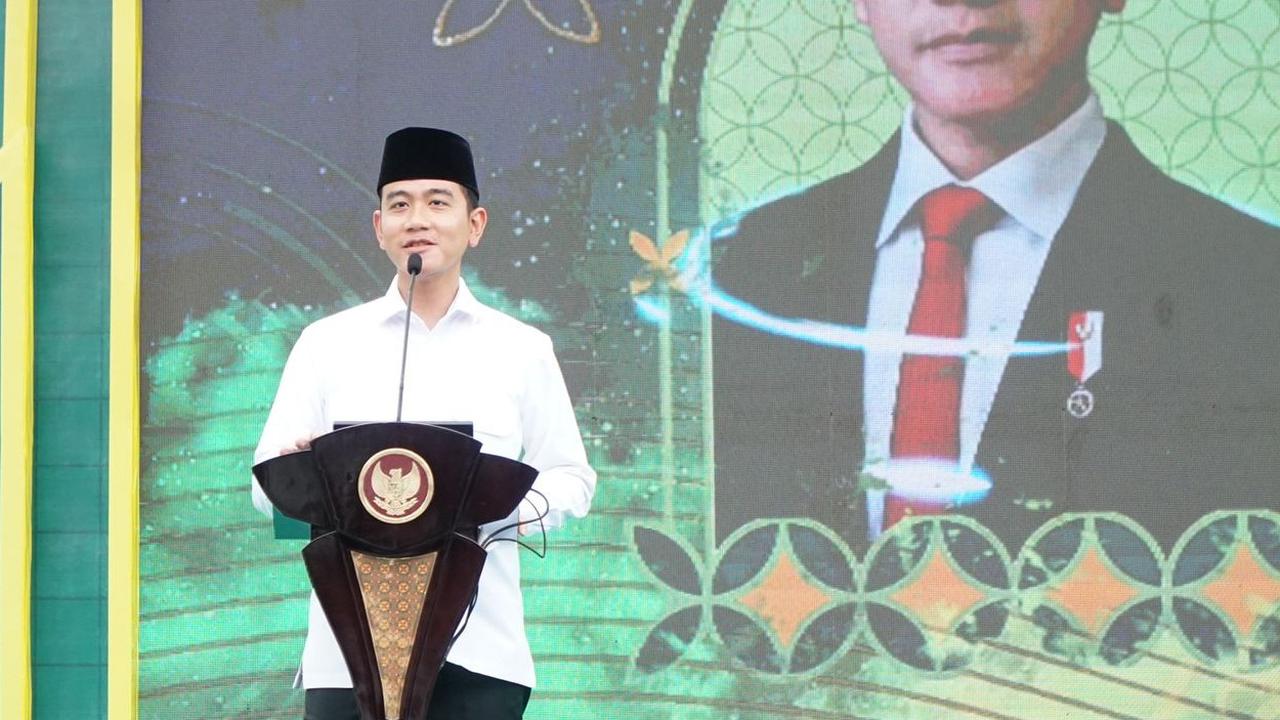 Wapres Gibran Rakabuming Raka menghadiri Pondok Pesantren Asshodiqiyah Semarang, Jalan Sawah Besar Timur, Kaligawe, Kecamatan Gayamsari, Semarang, Jawa Tengah, Minggu (2/11).