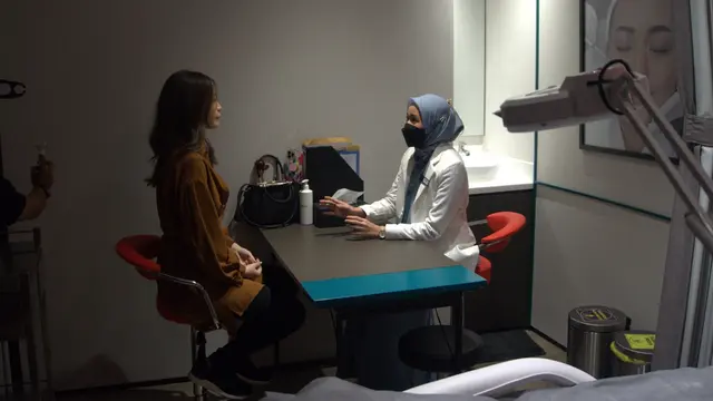 Ilustrasi perawatan di klinik. (Foto: Dok. Tim Dermies Max)