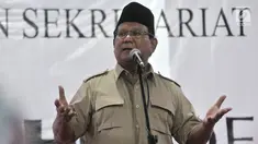 Ketua Umum Partai Gerindra Prabowo Subianto memberikan sambutan saat peresmian Roemah Djoeang di Jalan Wijaya, Kebayoran Baru, Jakarta, Minggu (29/7). Roemah Djoeang didirikan sebagai markas bagi para relawan di Pilpres 2019. (Merdeka.com/Iqbal S Nugroho)