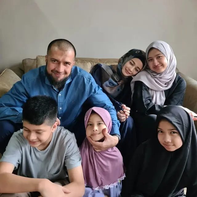 Vakum dari Dunia Hiburan, Ini 6 Potret Terbaru Primus Yustisio yang Semakin Religius